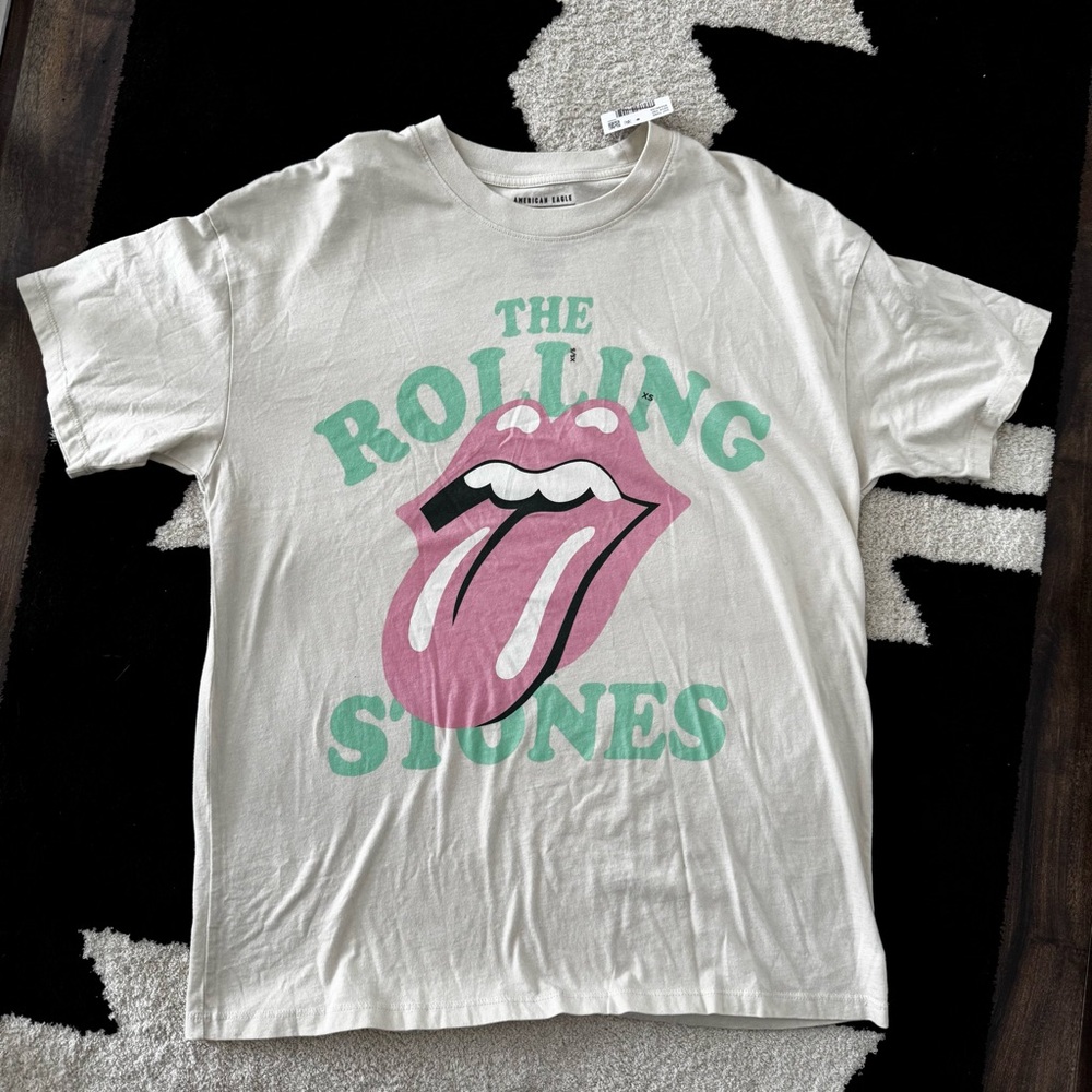 American Eagle Graphic Tee in Cream and Green